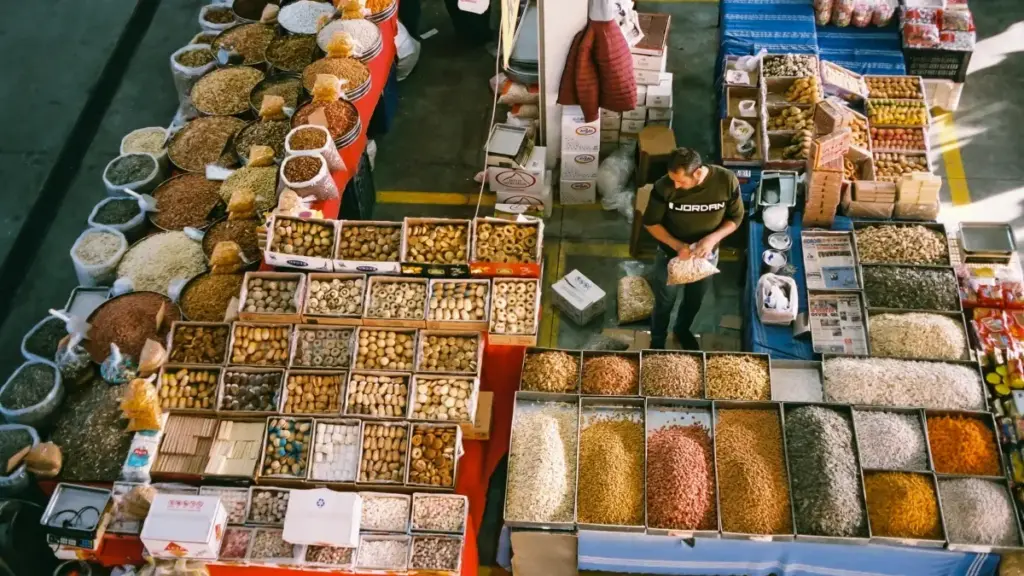 מדריך פרקטי ליוצרים בישראל: אסטרטגיות ליצירת שיתופי פעולה עם מותגי שוויץ באינסטגרם כדי לקדם הרגלים בריאים אצל העוקבים, עם דגשים על מותגים דיגיטליים ולוּיאליות.
