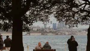 מדריך מעשי ליוצרים בישראל: איך לאתר ולפנות למותגים מאזרבייג'אן דרך Apple Music ובקמפיינים של ביקורות מלונות ממומנות.