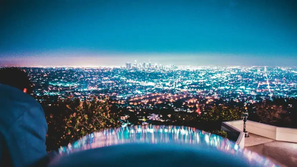 מדריך מעשי ליוצרים בישראל: איך לפנות למותגים שוודיים בפייסבוק להצעת סקירת מלונות בתוכן ממומן — אסטרטגיות, תסריטים, דוגמאות וסיכונים.