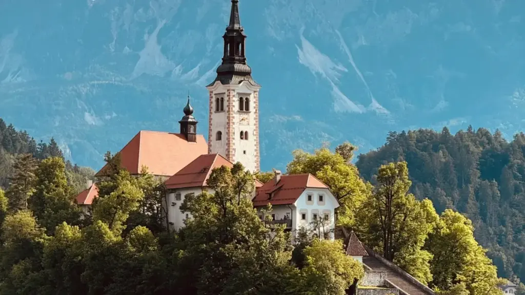 איך יוצרים מישראל פניות חכמות למותגים מליטא ב־Xiaohongshu, בונים לוקים עם מוצרי מותג, ומוציאים מזה שיתופי פעולה אמיתיים בלי לבזבז זמן.